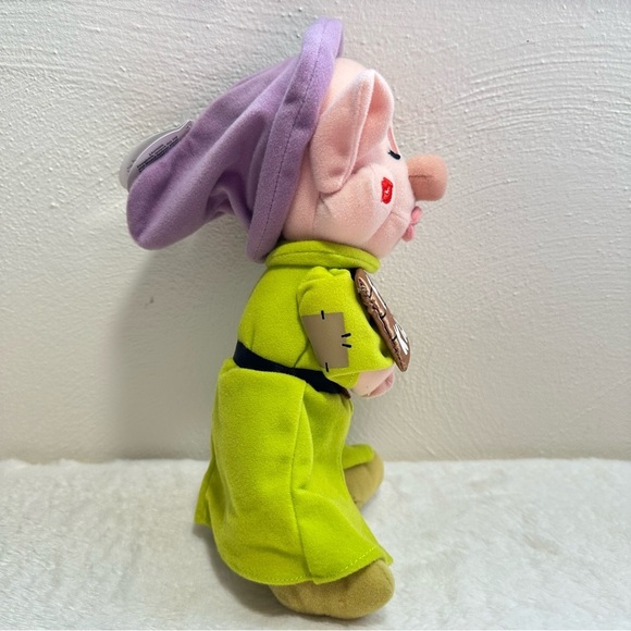 🔵 Disney Plush Dopey Dwarf Holding “Free Kiss’s” Sign - Picture 4 of 10